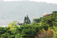 イヌァンサン国師堂とソンバウィ(禪岩)